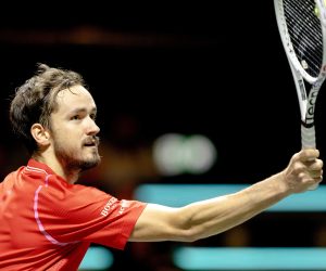 epa10473253 Daniil Medvedev of Russia in action against Felix Auger-Aliassime of Canada during their quarter final match at the ABN AMRO Open tennis tournament in Rotterdam, The Netherlands, 17 February 2023.  EPA/Sander Koning