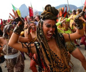 epa10475277 Members of the street troupe Amigos da Onca participate in a carnival parade at Flamengo beach in Rio de Janeiro, Brazil, 18 February 2023. Some 46 million people are expected to take part in Brazil's carnival celebration throughout the country, including thousands of foreign tourists, as well as generate income of some 1,558 million US dollars in the next five days.  EPA/ANDRE COELHO