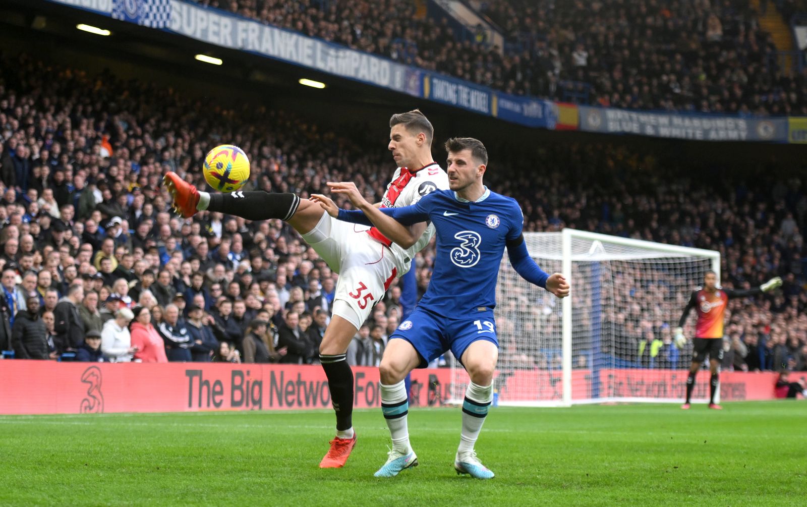 epa10475437 Mason Mount (R) of Chelsea in action against Jan Bednarek of Southampton during the English Premier League soccer match between Chelsea FC and Southampton FC in London, Britain, 18 February 2023.  EPA/Daniel Hambury EDITORIAL USE ONLY. No use with unauthorized audio, video, data, fixture lists, club/league logos or 'live' services. Online in-match use limited to 120 images, no video emulation. No use in betting, games or single club/league/player publications