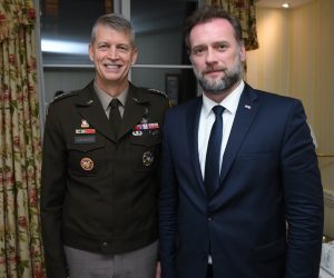 Muenchen, 18.02.2023. - Ministar obrane Mario Banožić sastao se na marginama Minhenske sigurnosne konferencije sa zapovjednikom Ureda Nacionalne garde SAD-a generalom zbora Danielom Hokansonom. Na fotografiji Daniel Hokanson,  Mario Banožić.
foto HINA/ Vlada RH/D. Galić/ ml