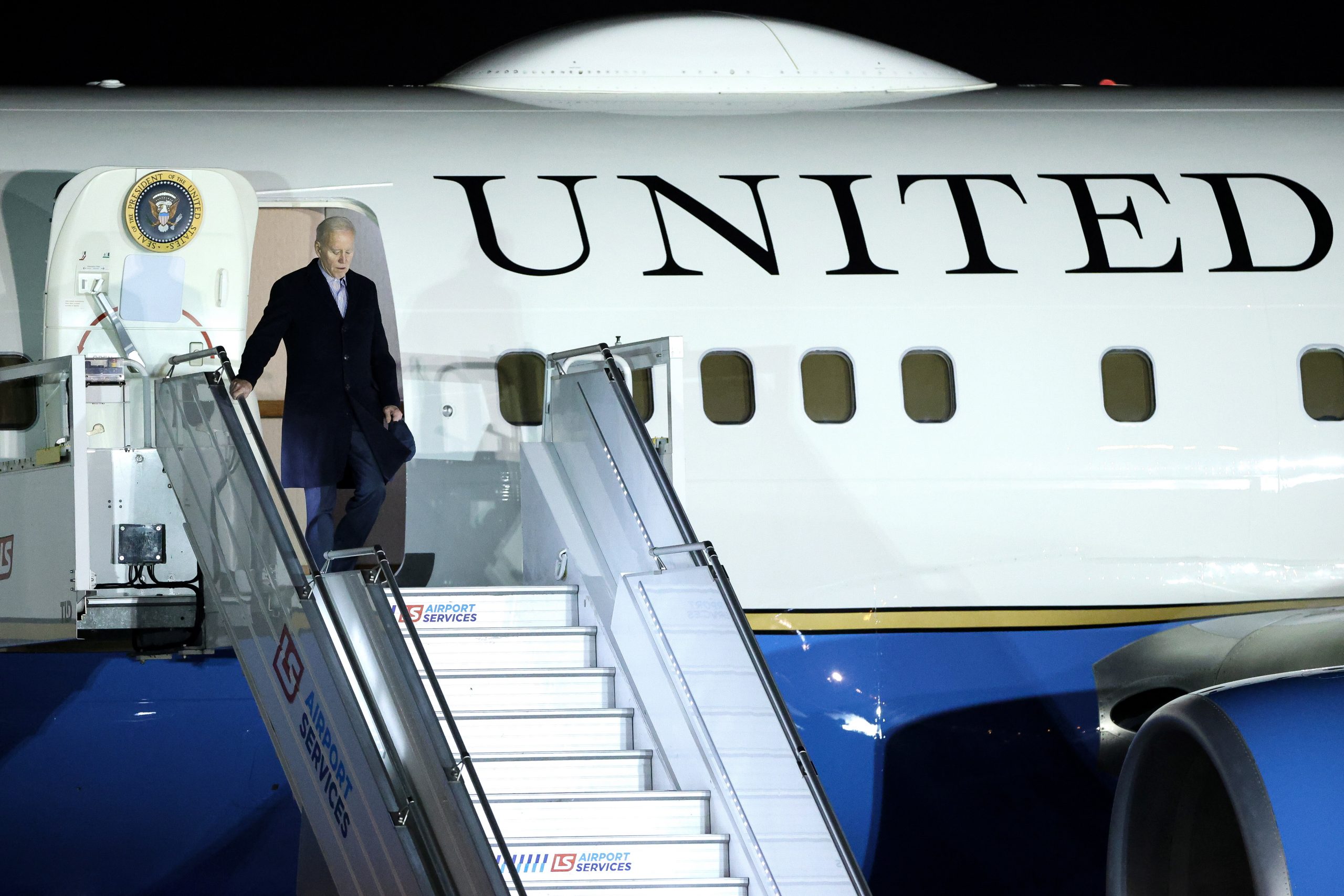epaselect epa10480834 US President Joe Biden disembarks from Air Force One as he arrives at Chopin Airport in Warsaw, Poland, 20 February 2023.The US president paid a surprise visit to the Ukrainian capital Kyiv (Kiev) on 20 February, ahead of his scheduled visit to Poland and just days before the first anniversary of Russia's invasion of Ukraine.  EPA/RAFAL GUZ POLAND OUT