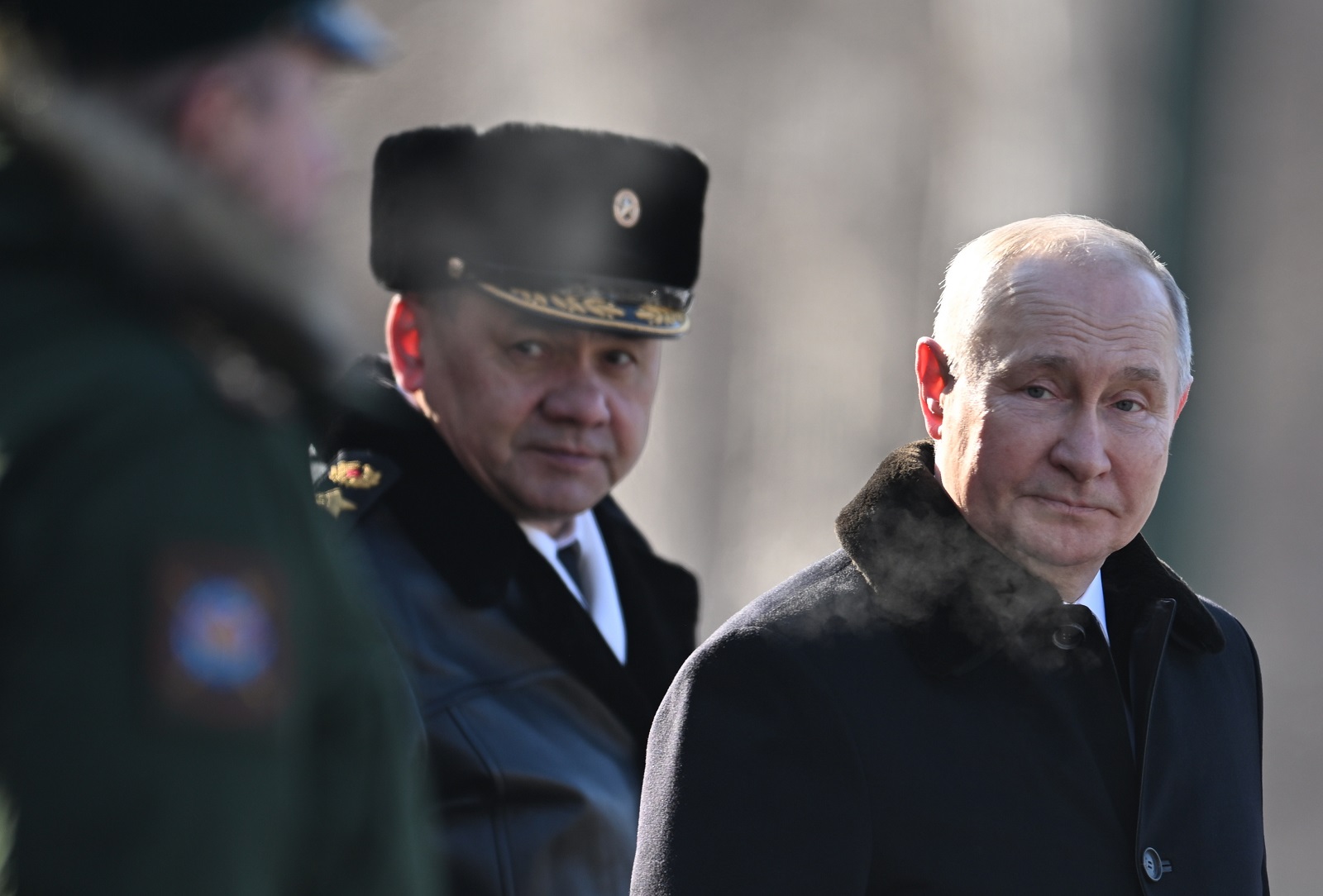 epa10485008 Russian President Vladimir Putin (R) and Russian Defence Minister Sergei Shoigu (C) attend a wreath-laying ceremony at the Eternal Flame and the Unknown Soldier's Grave in Alexander Garden during an event marking the Defender of the Fatherland Day in Moscow, Russia, 23 February 2023. The 23 February is celebrated as the Defender of the Fatherland Day in Russia, Belarus, Kyrgyzstan, and Tajikistan marking the date in 1918 when the first mass draft into the Red Army took place in Moscow and Petrograd during the country's Civil War and war against the German Emperor.  EPA/PAVEL BEDNYAKOVSPUTNIK/KREMLIN POOL