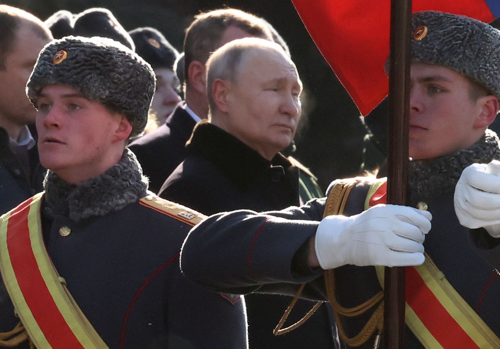 epa10485130 Russian President Vladimir Putin (2-L) attends a ceremony at the Eternal Flame and the Unknown Soldier's Grave in Alexander Garden during an event marking the Defender of the Fatherland Day in Moscow, Russia, 23 February 2023. The 23 February is celebrated as the Defender of the Fatherland Day in Russia, Belarus, Kyrgyzstan, and Tajikistan marking the date in 1918 when the first mass draft into the Red Army took place in Moscow and Petrograd during the country's Civil War and war against the German Emperor.  EPA/VALERY SHARIFULIN/SPUTNIK/KREMLIN POOL