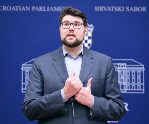 01.02.2023., Zagreb - Na konferenciji za medije odrzanoj u Saboru o slucaju Hrvatske sume i drugimaaktualnim temema govorio je predsjednik SDP-a Pedja Grbin. Photo: Patrik Macek/PIXSELL