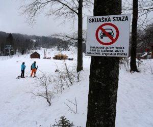 01.02.2023., Platak - Skijaska staza Radesevo na kojoj se dogodio incident. Tragovi krvi u snijegu, X-bar i tragovi gdje se nalazilo osobno vozilo marke BMW koje je zapelo na snijegu. Photo: Goran Kovacic/PIXSELL
