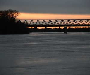02.02.2023., Slavonski Brod - Skladni kolorit zalaska sunca s pogledom na Savu i most u predvecerje i smiraj jos jednog zimskog dana. Photo: Ivica Galovic/PIXSELL