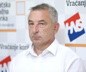 02.09.2022., Zagreb - U sjedistu stranke odrzana je konferencija za medije HNS-a povodom predstavljanja stranackih mjera za ocuvanje standarda gradjana i pomoc gospodarstvu. O mjerama su govorili predsjednik HNS-a Stjepan Curaj; saborski zastupnik HNS-a Predrag Stromar i koordinator HNS-ovog Odbora za gospodarstvo Ivan Herak.  Photo: Patrik Macek/PIXSELL