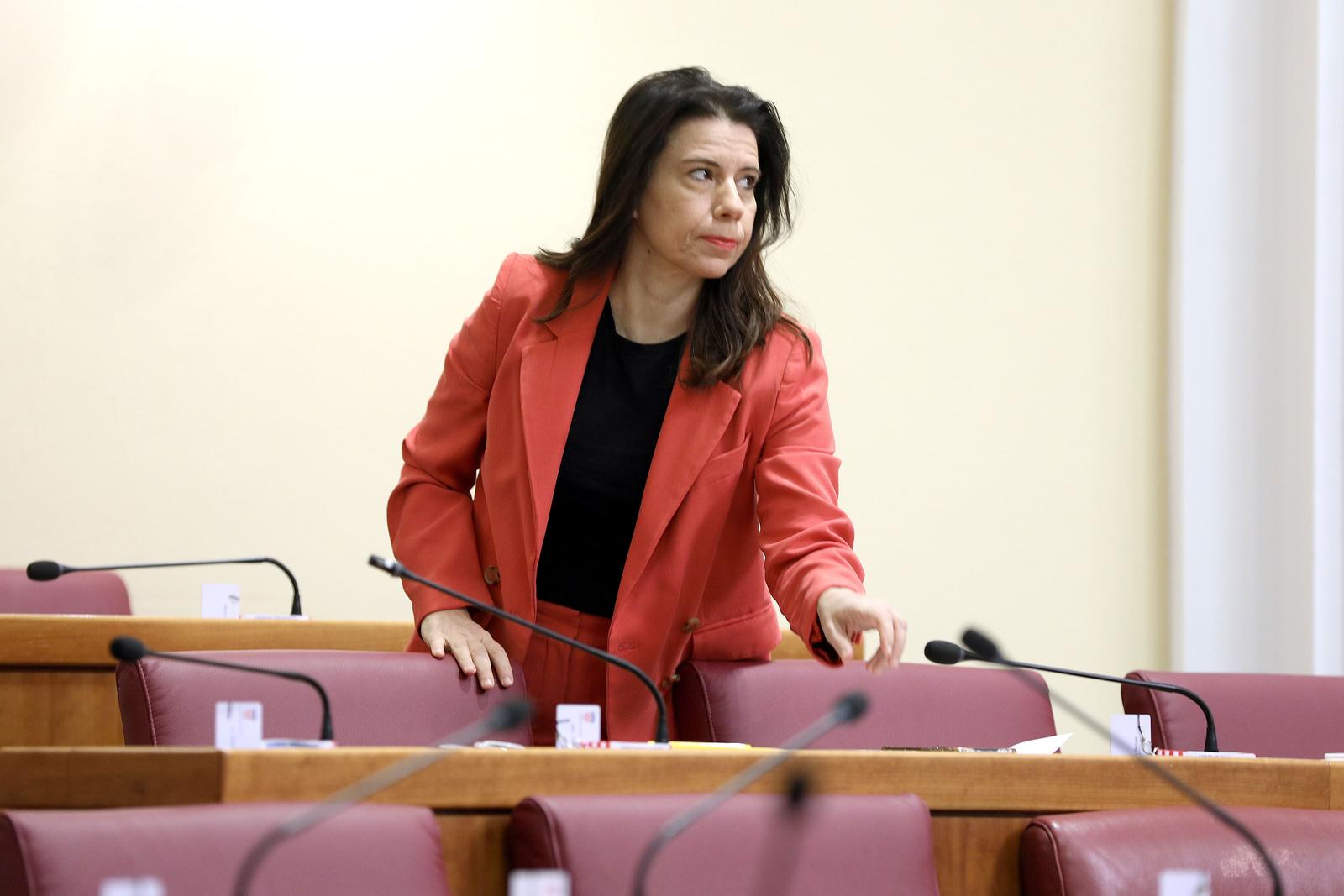 03.02.2023., Zagreb - Sabor 15. sjednicu nastavlja raspravom o izmjenama i dopunama Zakona o rudarstvu. Zastupnici prikladnom odjecom obiljezavaju Dan crvenih haljina, odnosno boree protiv raka. Photo: Patrik Macek/PIXSELL