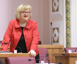 03.02.2023., Zagreb - Sabor 15. sjednicu nastavlja raspravom o izmjenama i dopunama Zakona o rudarstvu. Zastupnici prikladnom odjecom obiljezavaju Dan crvenih haljina, odnosno boree protiv raka. Photo: Patrik Macek/PIXSELL