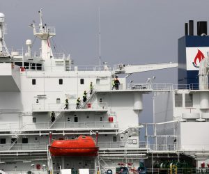 04.04.2022., Omisalj - Ministar gospodarstva i odrzivog razvoja RH Tomislav Coric i slovenski ministar infrastrukture Jernej Vrtovec posjetili su LNG terminal te dali izjave nakon obilaska terminala. Photo: Goran Kovacic/PIXSELL