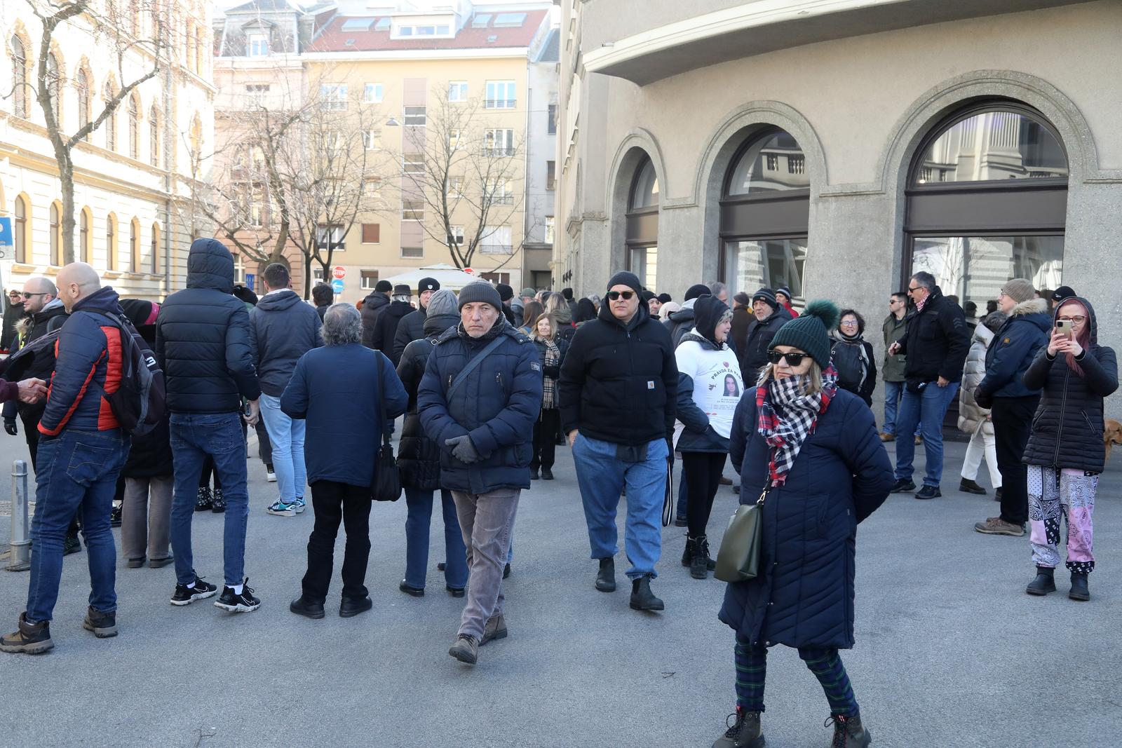05.02.2023., Zagreb - Prosvjed pod nazivom “Oprostite sto smetam, ne mogu disati" organiziralo je Hrvatsko novinarsko drustvo koje sest mjeseci nakon smrti novinara Vladimira Matijanica porucuje da ustraje na istrazi o propustima u njegovom lijecenju te smjeni ministra zdravstva Vilija Berosa. Photo: Zeljko Hladika/PIXSELL