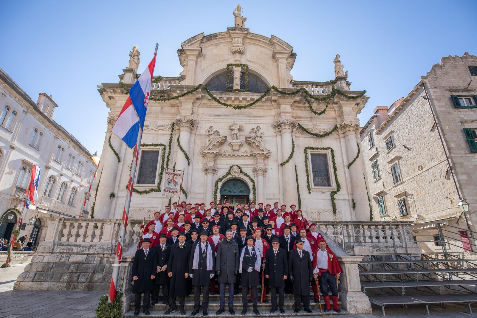 05.02.2023., Dubrovnik - Hodocascem i misom na Gorici sv. Vlaha te spustanjem barjaka dubrovackog parca i podizanjem drzavne zastave ispred crkve sv. Vlaha, danas je svecano zatvorena 1051. Festa dubrovackog sveca i zastitnika.
Photo: Grgo Jelavic/PIXSELL Photo: Grgo Jelavic/PIXSELL