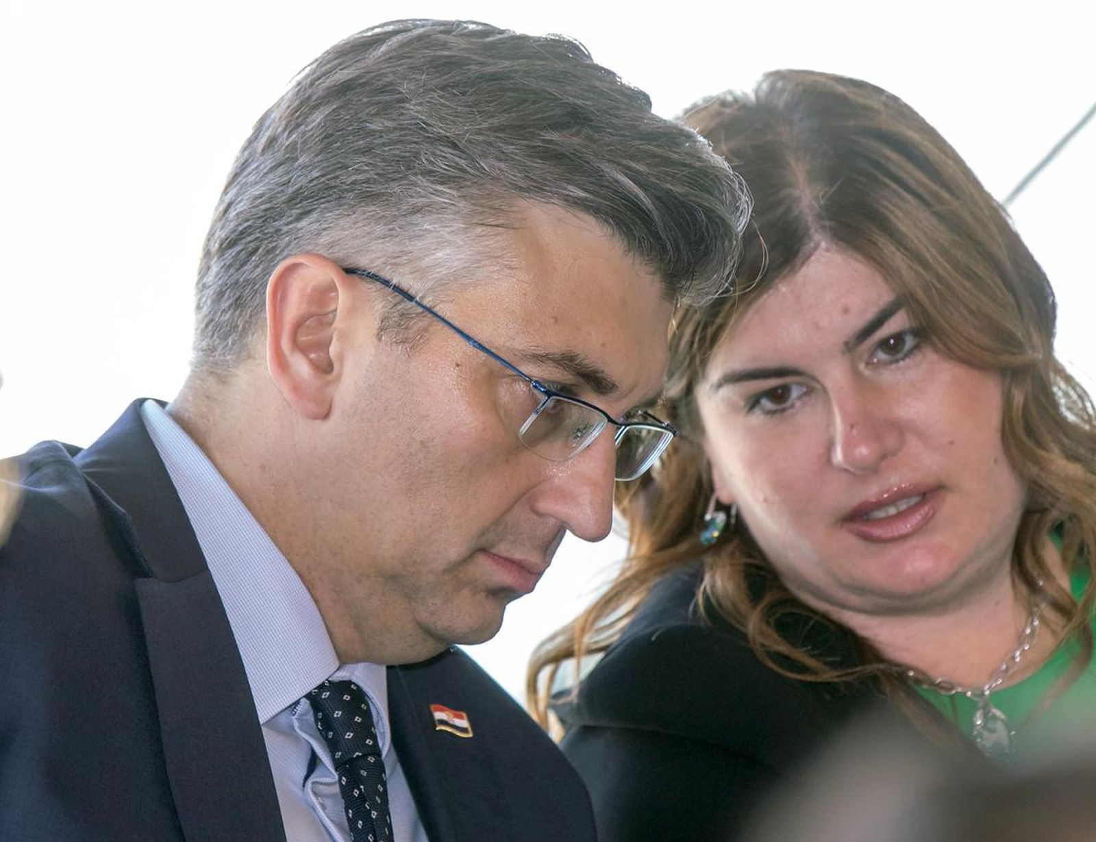 06.06.2019., Dubrovnik - Predsjednik Vlade Andrej Plenkovic i ministrica regionalnog razvoja i fondova EU Gabrijela Zalac tijekom sastanka s predsjednikom Europske komisije Jean-Claudeom Junckerom u Zracnoj luci Dubrovnk. Photo: Grgo Jelavic/PIXSELL