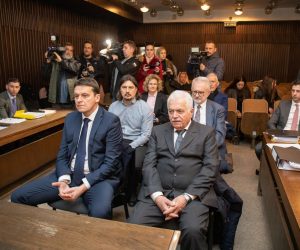 07..02.2023., Zupanijski sud, Dubrovnik - Pocelo sudjenje u slucaju tragedije u Hidroelektrani Dubrovnik u Platu u kojoj su zivote izgubili trojica djelatnika HEP-a Mato Maskaric Ivica Zvrko i Davor Pozniak. Optuznicom su okrivljeni bivsi direktor Pogona elektrane Mato Miskovic te dvojica tadasnjih direktora u HEP-ovoj tvrtki kceri, HEP Proizvodnji, Nikola Rukavina i Zeljko Starman. U dvije zasebne tocke optuznicom se terete i dvojica nadzornika radova Ivica Nujic i Miljenko Vucic. Osim protiv navedenih, optuznica je podignuta i protiv pravne osobe HEP Proizvodnja d.o.o.   Photo: Grgo Jelavic/PIXSELL