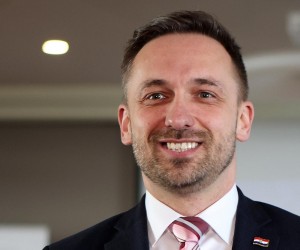 07.02.2023., Zagreb - Ministar rada, mirovinskoga sustava, obitelji i socijalne politike Marin Piletic i ravnateljica Zavoda za vjestacenje, profesionalnu rehabilitaciju i zaposljavanje osoba s invaliditetom Damira Benc dodijelili su ugovore o poticajima za poslodavce koji zaposljavaju osobe s invaliditetom u zasticenim uvjetima. Photo: Goran Stanzl/PIXSELL