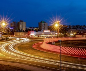 07.09.2022., Pula - Pulski rotor veceras je svijetlio u crvenoj boji 
povodom Svjetskog dana svjesnosti o misicnoj distrofiji.  Photo: Srecko Niketic/PIXSELL