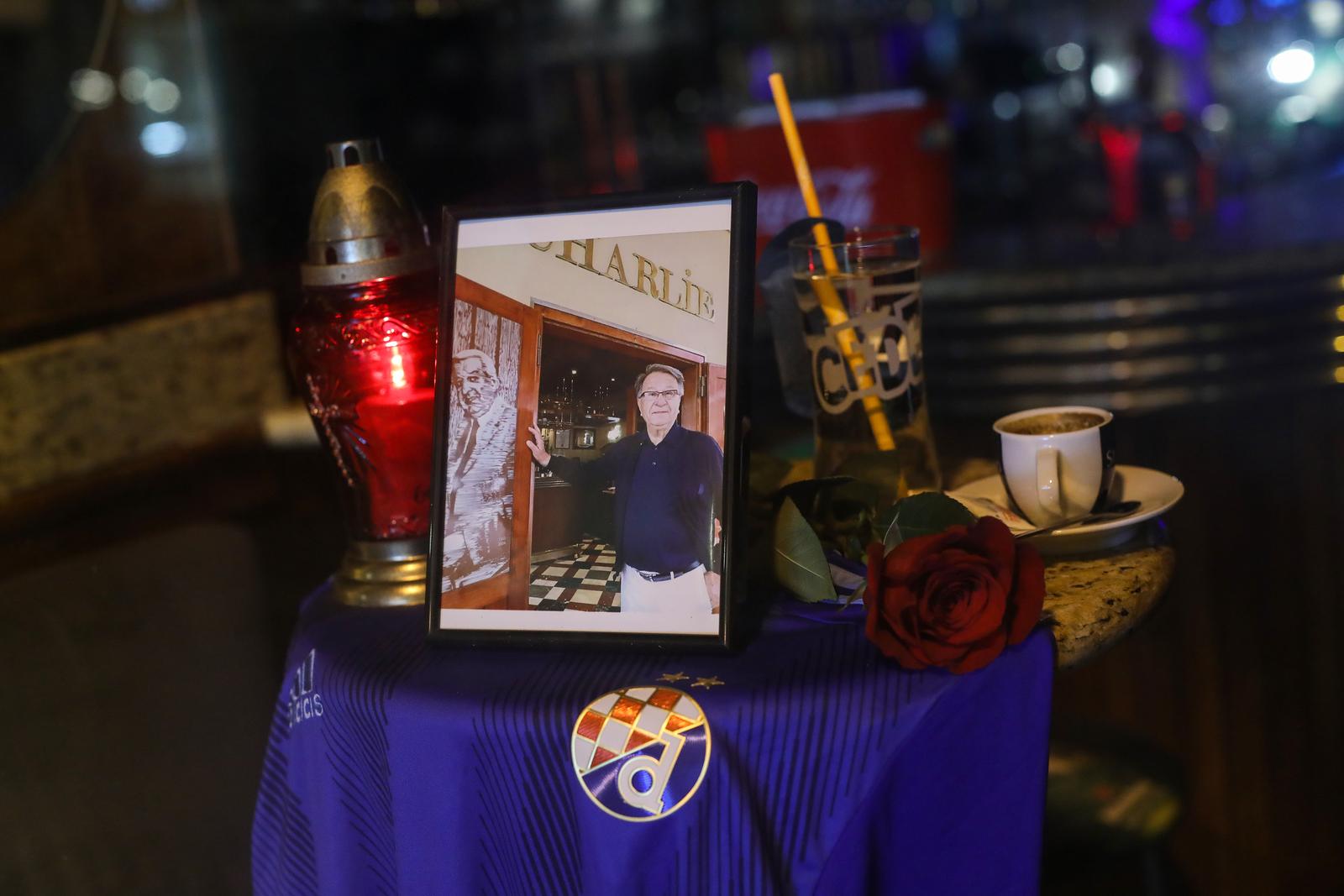 08.02.2023., Zagreb - Zapaljene svijece za preminulog Miroslava Blazevica ispred kafica Charlie u Gajevoj ulici. Photo: Jurica Galoic/PIXSELL