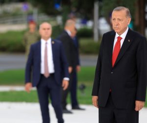 08.09.2022., Zagreb - Predsjednik Republike Turske Recep Tayyip Erdogan polozio je vijenac ispred Spomenika domovini na Trgu Stjepana Radica. Photo: Sanjin Strukic/PIXSELL
