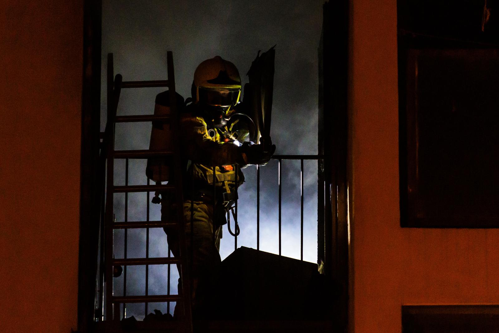 09.02.2023., Split - Tijekom veceri planuo je pozar u stanu u stambenoj zgradi u Doverskoj ulici. Photo: Miroslav Lelas/PIXSELL