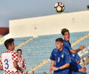 09.08.2017., stadion Stanovi, Zadar - Prijateljska utakmica U-19, Hrvatska - Italija. Domagoj Bradaric, Andrea Pinamonti. "nPhoto: Dino Stanin/PIXSELL
