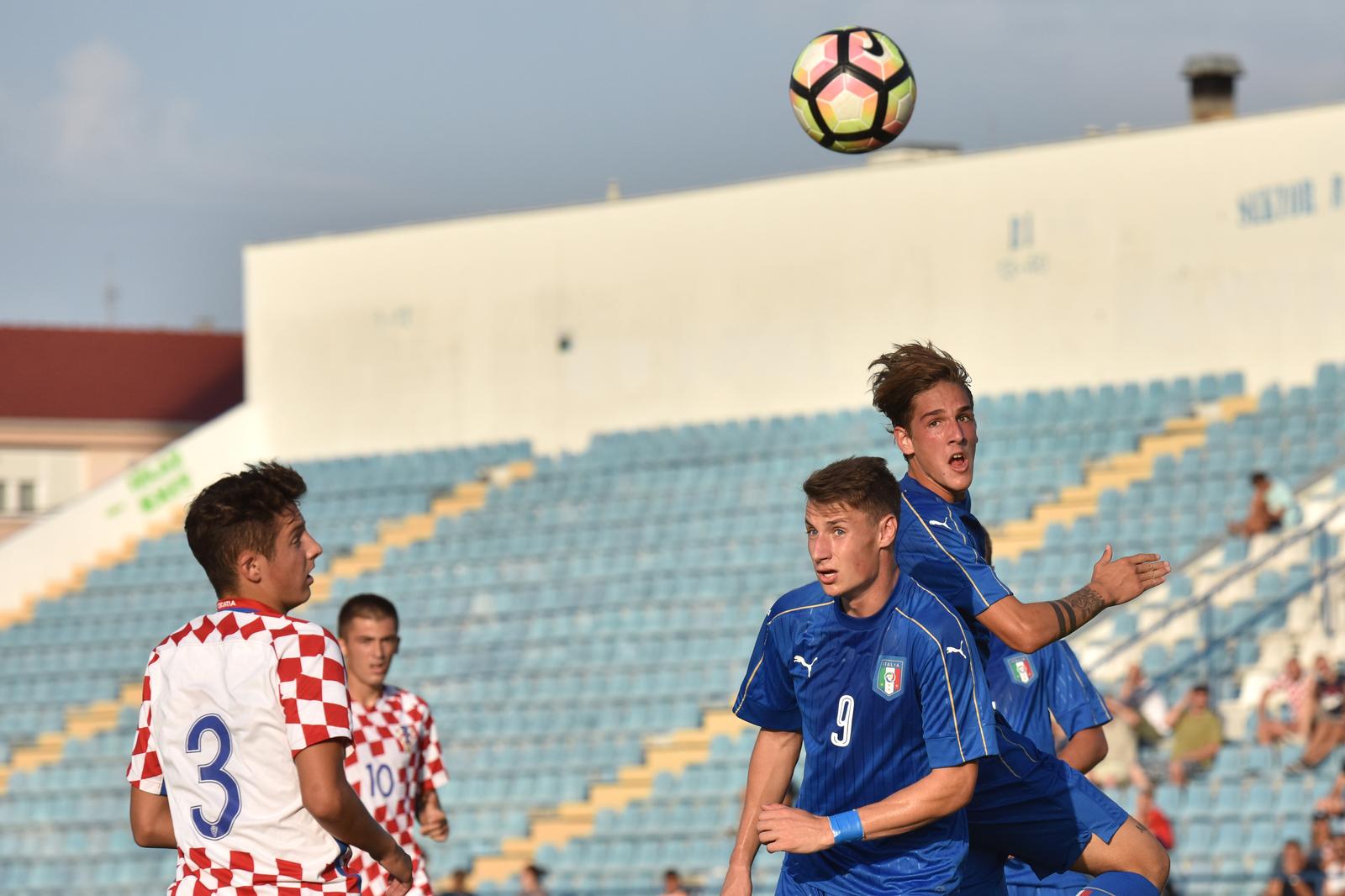 09.08.2017., stadion Stanovi, Zadar - Prijateljska utakmica U-19, Hrvatska - Italija. Domagoj Bradaric, Andrea Pinamonti. "nPhoto: Dino Stanin/PIXSELL