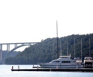 10.01.2020., Skradin - Pogled na usnulu ACI marinu i skradinsku obalu. Photo: Dusko Jaramaz/PIXSELL