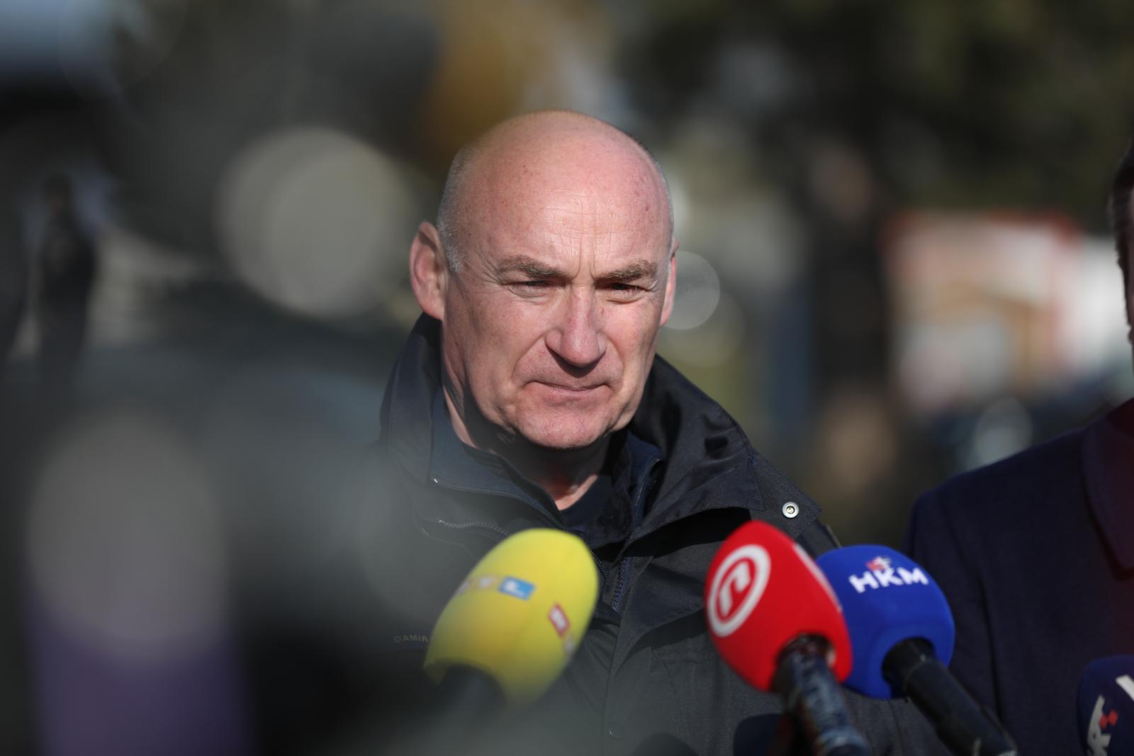 10.02.2023.,Jastrebarsko - Prema Turskoj danas krece konvoj humanitarne pomoci.Republici Turskoj Vlada RH salje hranu, satore, krevete, vrece za spavanje, deke, grijalice te medicinsku i sanitetsku opremu, u ukupnoj protuvrijednosti  819.601,50 eura. Ravnatelj Ravnateljstva civilne zastite dr.sc. Damir Trut  Photo: Slaven Branislav Babic/PIXSELL