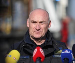 10.02.2023.,Jastrebarsko - Prema Turskoj danas krece konvoj humanitarne pomoci.Republici Turskoj Vlada RH salje hranu, satore, krevete, vrece za spavanje, deke, grijalice te medicinsku i sanitetsku opremu, u ukupnoj protuvrijednosti  819.601,50 eura. Ravnatelj Ravnateljstva civilne zastite dr.sc. Damir Trut  Photo: Slaven Branislav Babic/PIXSELL