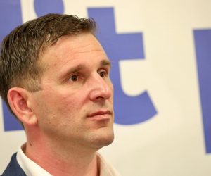 10.07.2022., Split - Zoran Djogas i Vice Mihanovic u drustvu kolega dali izjave za medije i cestitali Ivici Puljku na pobjedi. Photo: Ivo Cagalj/PIXSELL