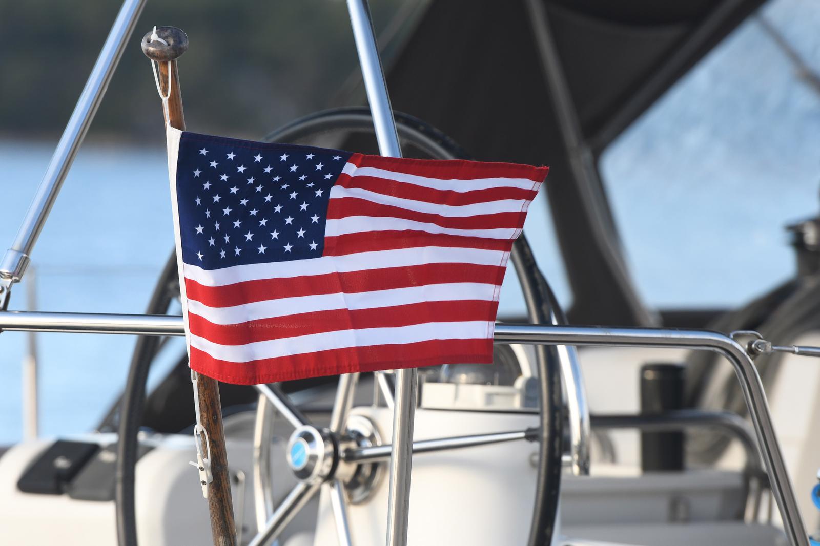 11.12.2020.,Sibenik - Zastava Sjedinjenih Americkih Drzava na brodicirPhoto: Hrvoje Jelavic/PIXSELL
