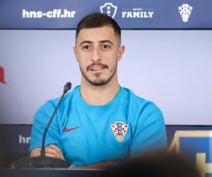 11.12..2022., Doha, Katar - Konferencija za medije hrvatske nogometne reprezentacije u trening kampu Al Ersal 3 u Dohi na Svjetskom prvenstvu u Kataru. Josip Juranovic i Bruno Petkovic. Photo: Igor Kralj/PIXSELL