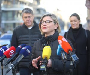 12.02.2023., Zagreb - Predsjednik SDP-ov Pedja Grbin te saborski zastupnik SDP-a Boris Lalovac s predsjednicom Kluba zastupnika zeleno-lijevog bloka Sandre Bencic govore o duznickom ropstvu i na koji nacin funkcioniraju agencije za naplatu potrazivanja. Photo: Lovro Domitrovic/PIXSELL