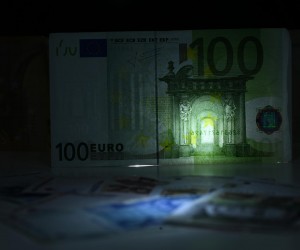 13.01.2023., Zagreb - S noci na subote 14.01. na nedjelju 15.01. zavrsava razdoblje dvojnog optjecaja kune i eura te se od tada moze placati samo eurima. Photo: Marko Lukunic/PIXSELL