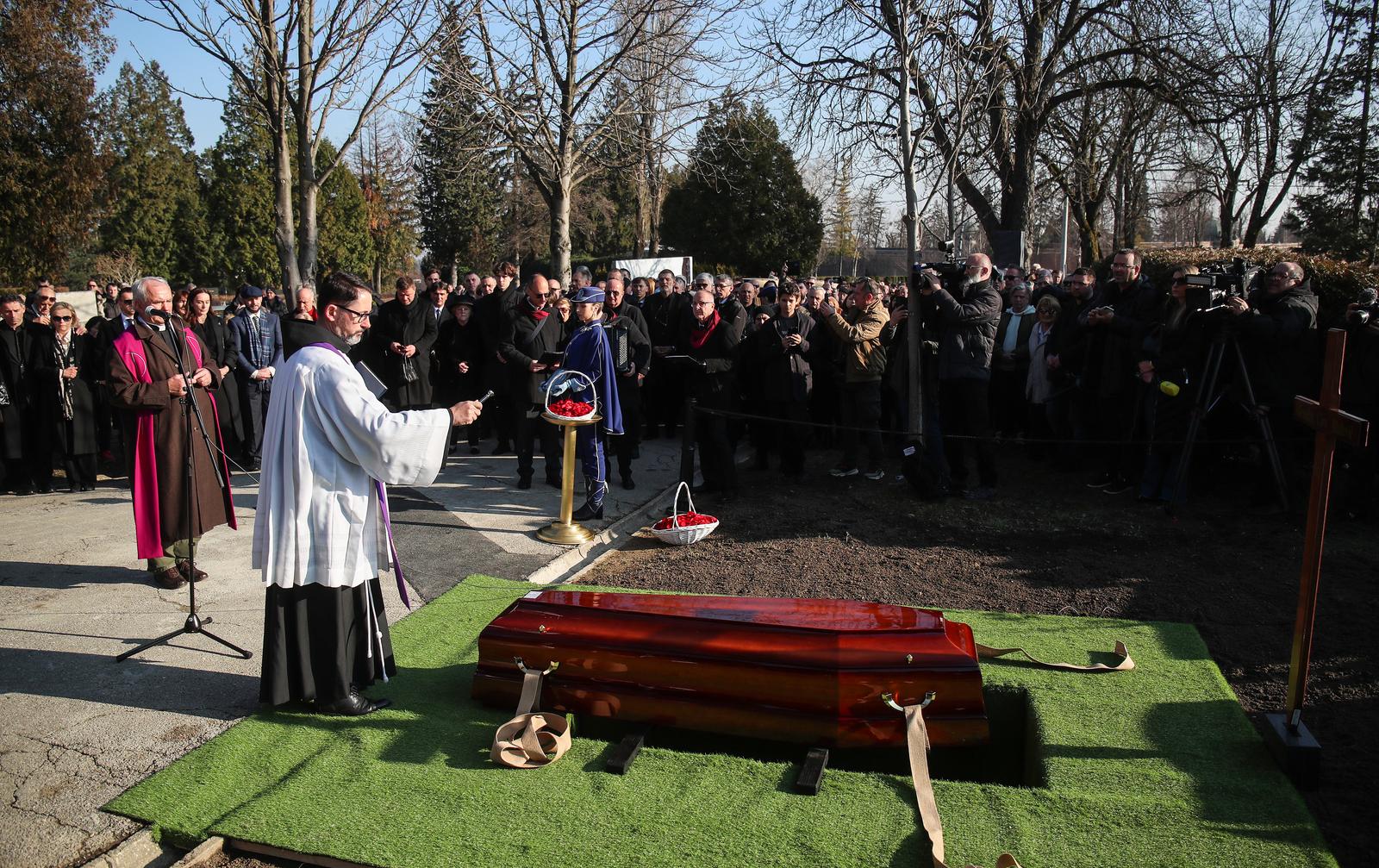 15.02.2023., Zagreb - Posljednji ispracaj Miroslava Cire Blazevica u Aleji velikana na groblju Mirogoj. Photo: Matija Habljak/PIXSELL