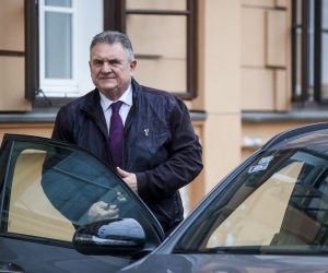 15.03.2022., Zagreb - Dolazak clanova koalicijske vlade na sastanak u Banske dvore. Radimir Cacic. Photo: Slavko Midzor/PIXSELL
