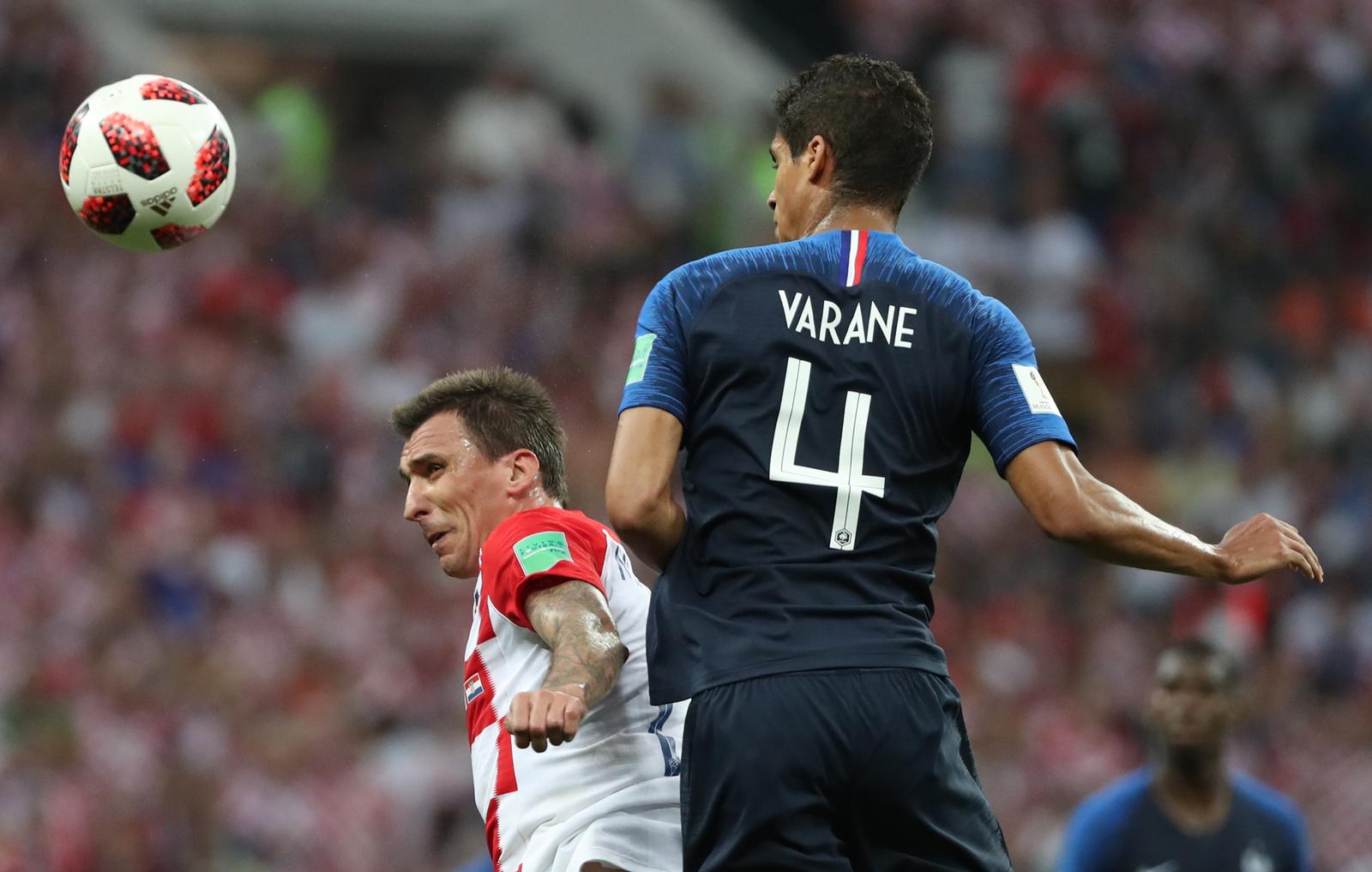 15.07.2018., stadion Luznjiki, Moskva, Rusija - Svjetsko nogometno prvenstvo 2018., finale, Francuska - Hrvatska. Mario Mandzukic, Raphael Varane. Photo: Igor Kralj/PIXSELL