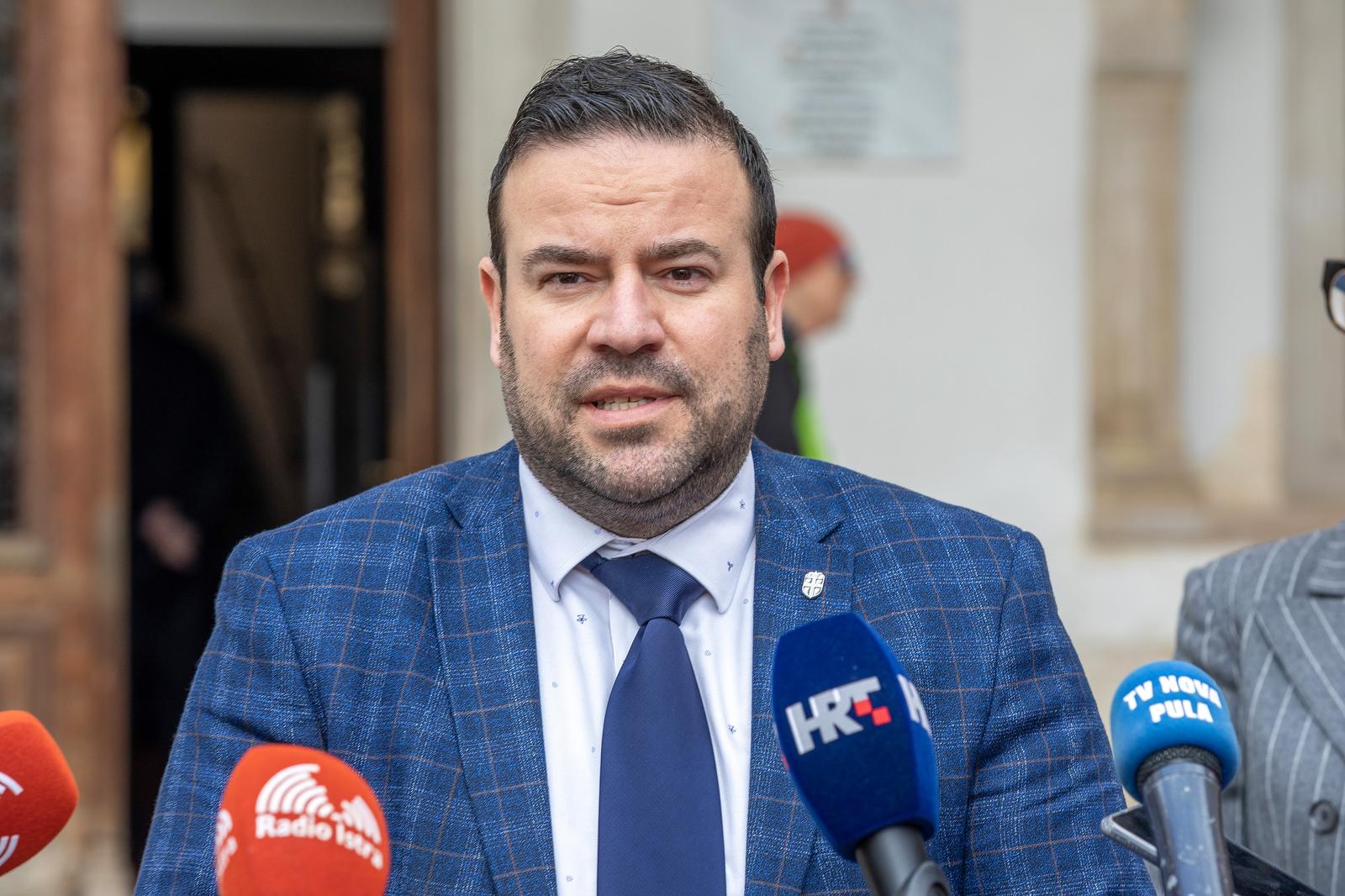 16.02.2023., Pula - 
U Pulskoj Komunalnoj palaci odrzan je sastanak na temu zupanijskog centra Kastijun koji se odrzao na poziv gradonacelnika Pule Filipa Zoricica. Na sastanku su se sastali predstavnici Istarske zupanije, gradonacelnici, Nadzorni odbor, direktori dijela komunalnih poduzeca te predstavnici civilnog nadzora. Photo: Srecko Niketic/PIXSELL