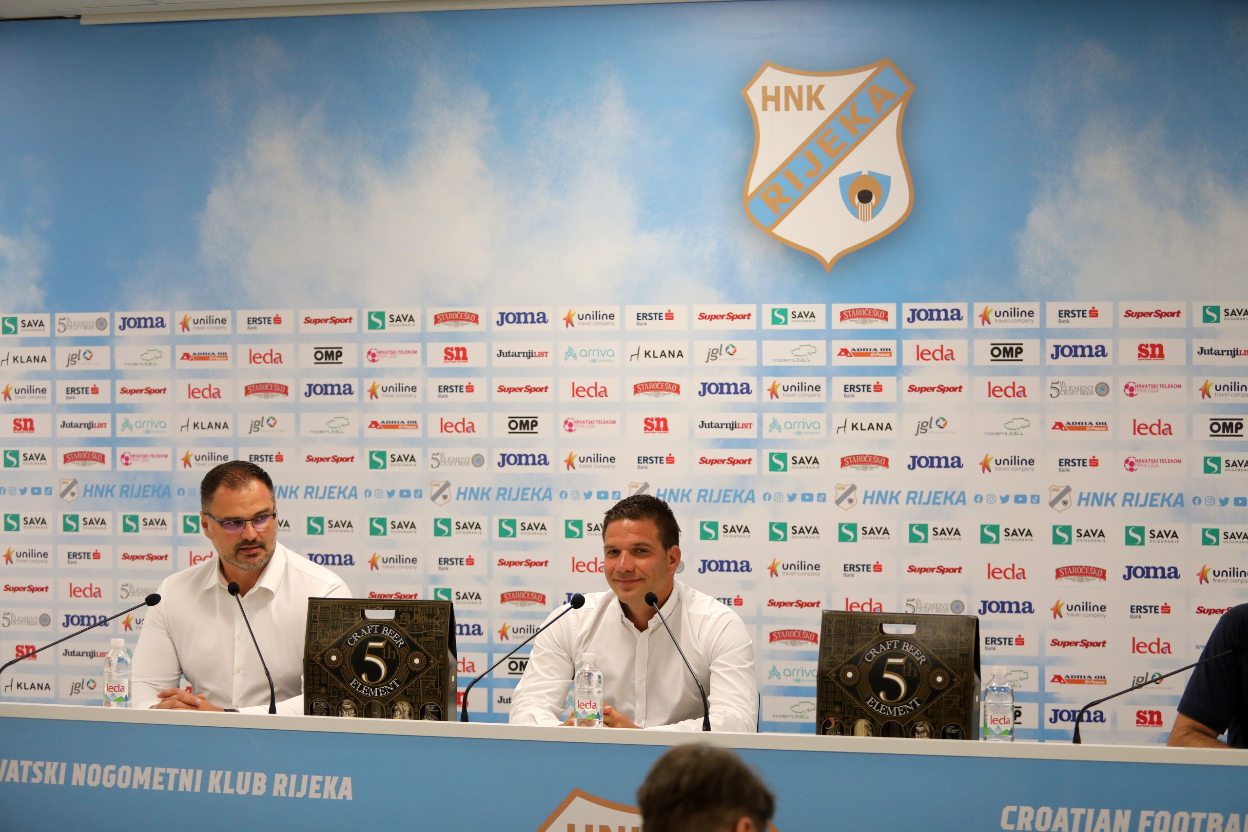 16.07.2021., Rijeka - Predstavljanje Daruvarske pivovare novog sponzora HNK Rijeke. U Press centru stadiona na Rujevici nazocili su Sinisa Lukac predstavnik daruvarske pivovare i Luka Ivancic direktor HNK Rijeka. rrVideo: Goran Kovacic/PIXSELL