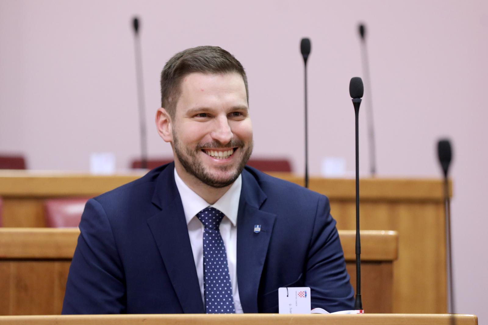 17.01.2023., Zagreb - Dobro raspolozeni gradonacelnik Osijeka Ivan Radic u sabornici prije pocetka sjednice, na kojoj ce svoj zastupnicki mandat ustupiti Goranu Ivanovicu. 
 Photo: Patrik Macek/PIXSELL