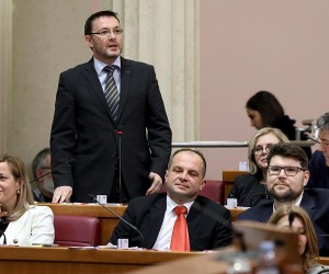 17.03.2023., Zagreb - Nakon aktualnog prijepodneva u Saboru zastupnici glasuju o povjerenju novim ministrima Branku Bacicu i Simi Erlicu. Arsen Bauk Photo: Patrik Macek/PIXSELL