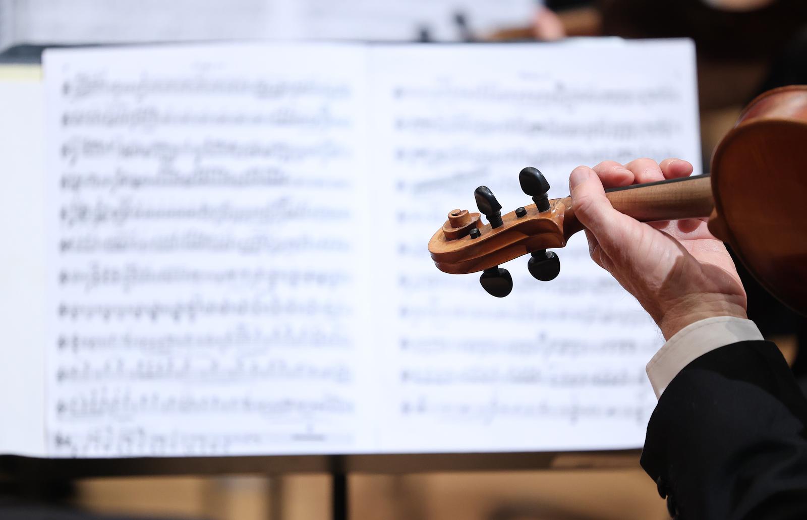 17.02.2023., Zagreb, koncertna dvorana Vatroslav lisinski - Zagrebacka filharmonija Plavi ciklus : Joann Falleta, dirigentica i Monika Leskovar, violoncelo. Photo: Marko Prpic/PIXSELL