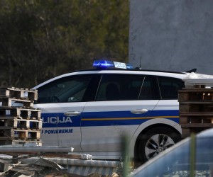 18.02.2023., Vrpolje - Pozar objekta u Vrpolju kod Sibenika, bez ozlijedjenih osoba.
 Photo: Hrvoje Jelavic/PIXSELL