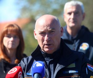18.09.2022., Karlovac - Poplavljeno mjesto Brodarci u okolici Karlovca obisli su direktor Hrvatskih voda Zoran Djurokovic, zupanica Karlovacke zupanije Martina Furdek Hajdin, gradonacelnik Karlovca Damir Mandic i ravnatelj ravnateljstva Civilne zastite Damir Trut.
 Photo: Kristina Stedul Fabac/PIXSELL