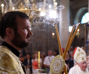 19.06.2022., Kricke - Krizevacki vladika Milan Stipic posvetio je obnovljenu grkokatolicku crkvu Pokrova presvete Bogorodice u Krickama kod Drnisa i sluzio je svetu arhijerejsku liturgiju sv. Ivana Zlatoustoga. Koncelebrirao je umirovljeni sibenski biskup Ante Ivas.
 Photo: Dusko Jaramaz/PIXSELL