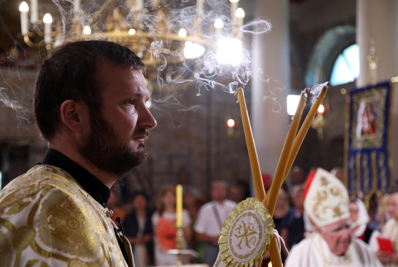 19.06.2022., Kricke - Krizevacki vladika Milan Stipic posvetio je obnovljenu grkokatolicku crkvu Pokrova presvete Bogorodice u Krickama kod Drnisa i sluzio je svetu arhijerejsku liturgiju sv. Ivana Zlatoustoga. Koncelebrirao je umirovljeni sibenski biskup Ante Ivas.
 Photo: Dusko Jaramaz/PIXSELL