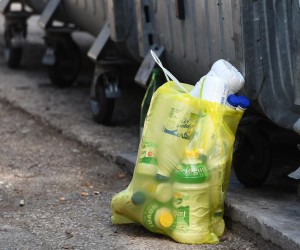 19.09.2022., Sibenik - Uvodjenjem eura od 1.sijecnja 2023. godine odredila se i cijena povratne naknade za plasticnu ambalazu koja ce izbositi 0.07 eura. Photo: Hrvoje Jelavic/PIXSELL