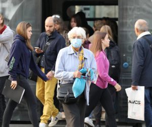 19.10.2022., Zagreb - Dok Sabor danas raspravlja o zastiti pucanstva tijekom epidemije bolesti COVID-19 maske koje se jos uvijek mogu vidjeti po gradu podsjecaju da pandemija jos uvijek nije gotova Photo: Patrik Macek/PIXSELL