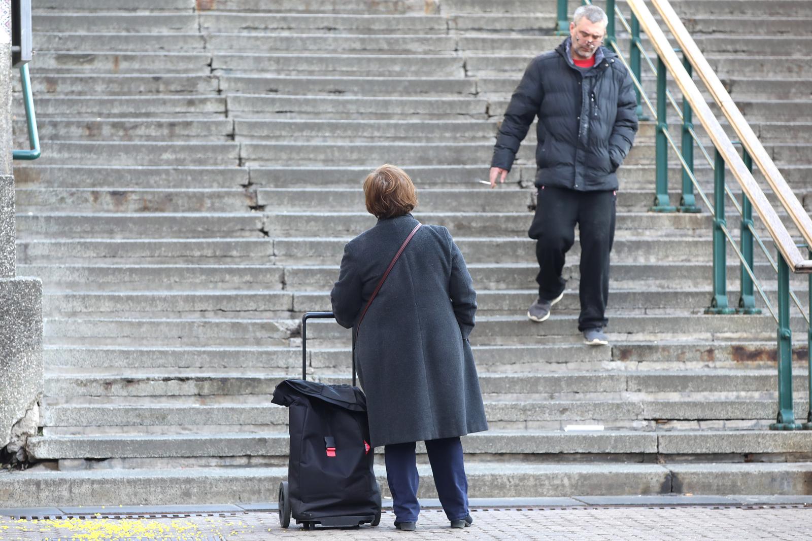 20.02.2023., Zagreb - Umirovljenici u setnji gradom.  Podaci o prosjecnoj placi u RH, koje ce danas objaviti Drzavni zavod za statistiku za dio gradjana ce biti samo jos jedna informacija, dok za umirovljenike cine jedan od dva faktora takozvane svicarske formule po kojoj se izracunava povecanje mirovina zbog rasta cijena i povecanja placa.  Postotka indeksacije mirovina trebao bi biti objavljen do kraja mjeseca, a ocekuje se da ce biti nesto nizi nego u prethodnom razdoblju. Photo: Patrik Macek/PIXSELL