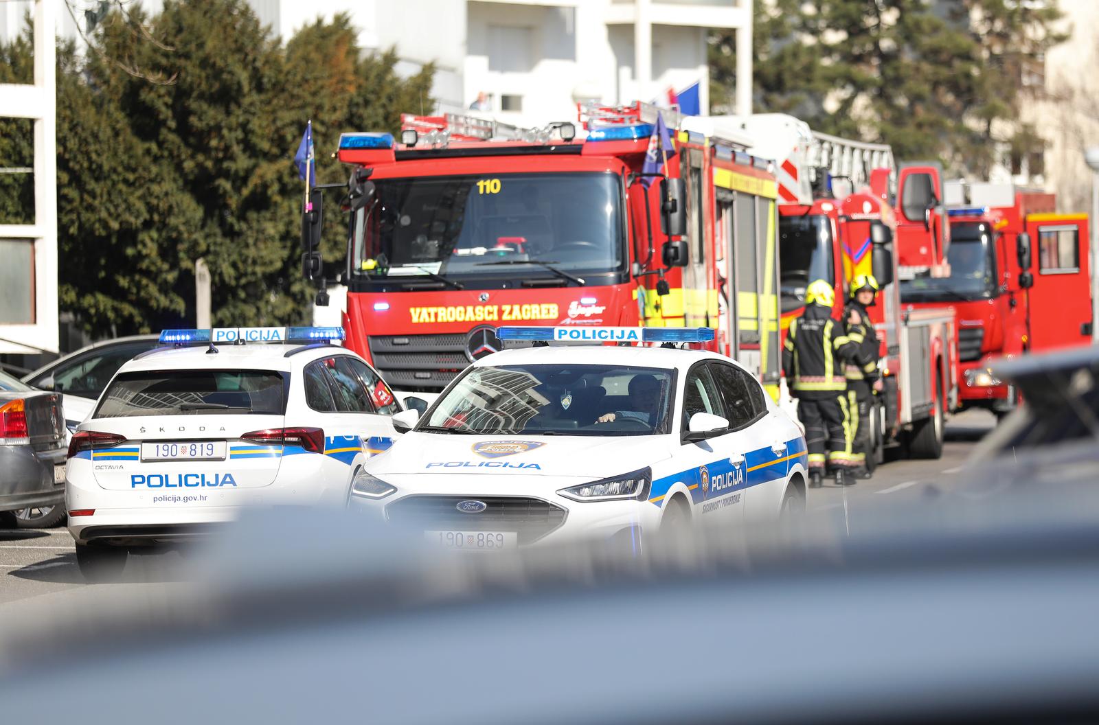 20.02.2023., Zagreb - Vatrogasci su izasli na intervenciju u Veslackoj ulici. Photo: Emica Elvedji/PIXSELL
