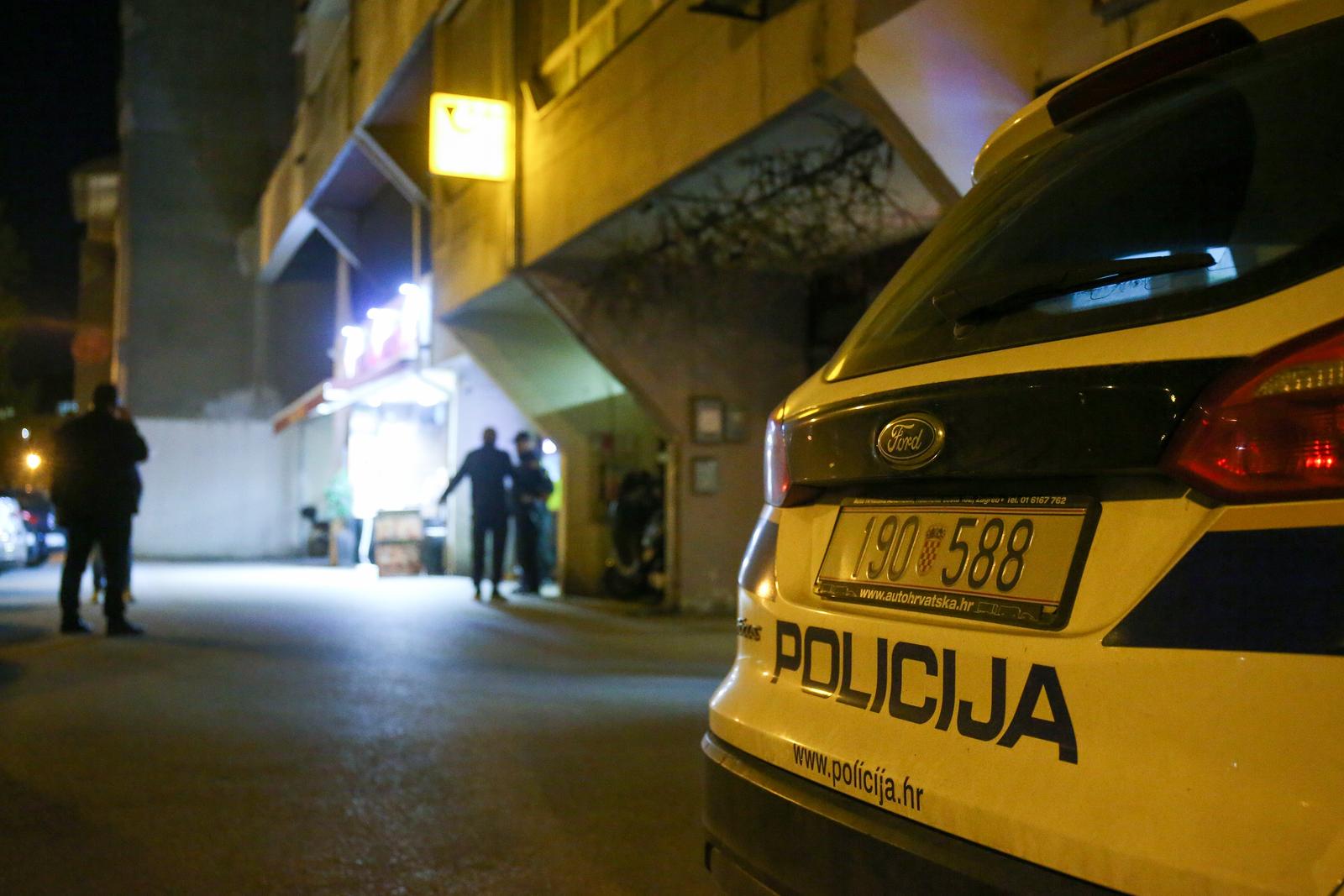 20.04.2022., Zagreb - Pljacka poste u Ulici brace Domany gdje je u tijeku policijski ocevid. Photo: Matija Habljak/PIXSELL
